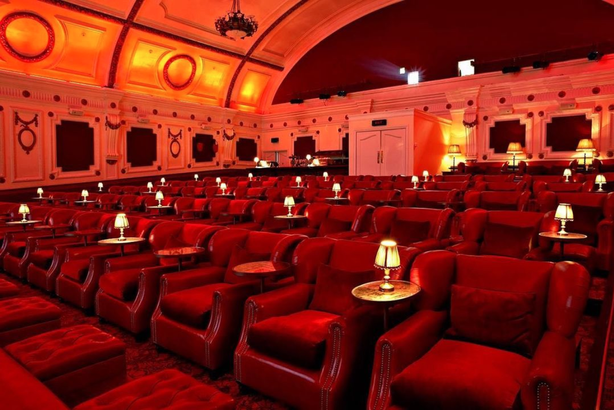 Streaming: consumatori frustrati secondo Accenture. In media 6 minuti per scegliere un contenuto. Forse è meglio rilassarsi al cinema davanti al film che hai scelto TU.